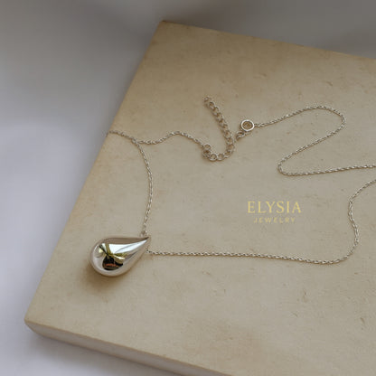Minimalist teardrop Necklace