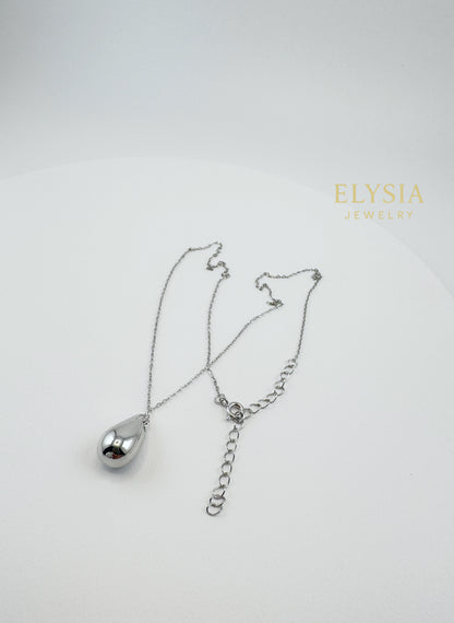 Minimalist teardrop Necklace