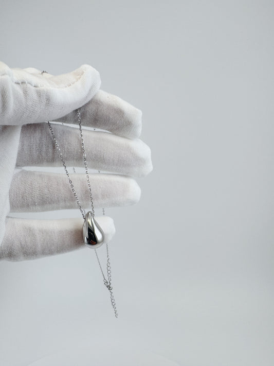 Minimalist teardrop Necklace