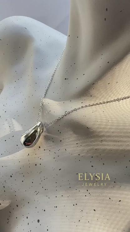 Minimalist teardrop Necklace